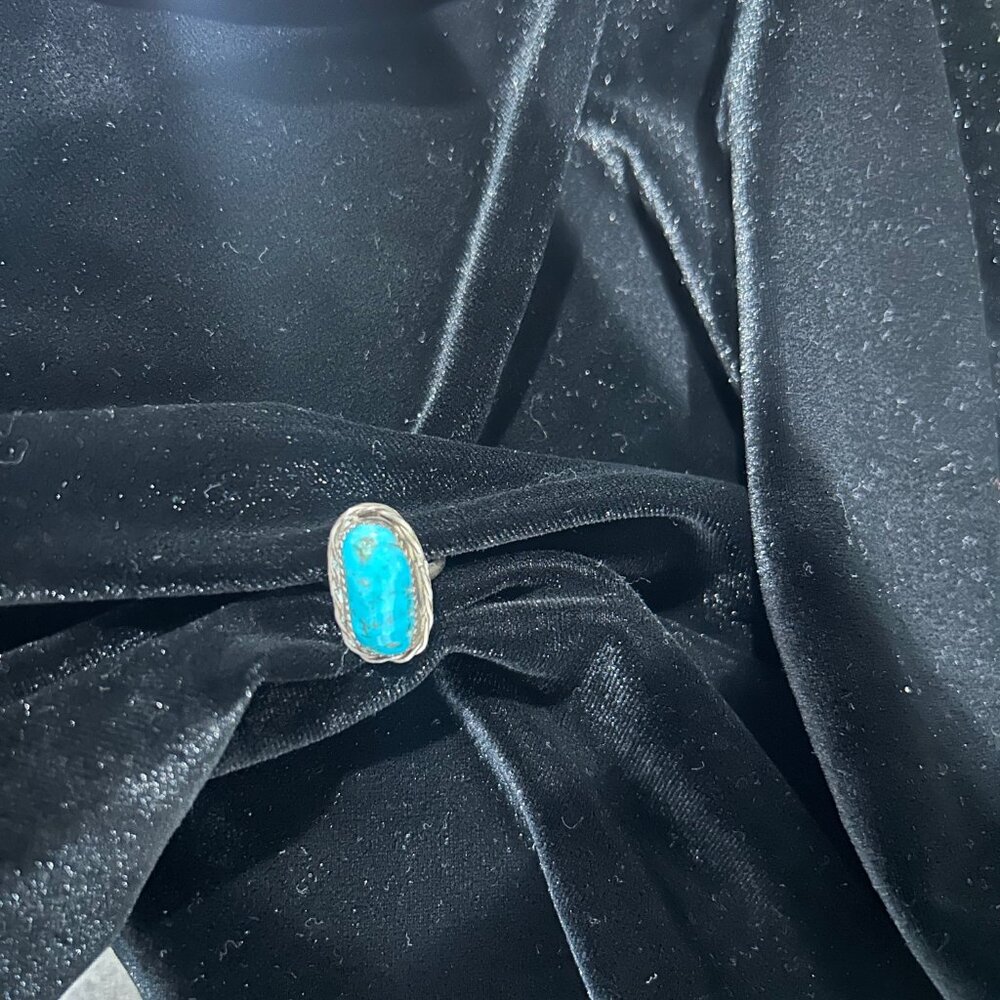 Vintage Sterling Silver and Turquoise Ring - Picture 5 of 7